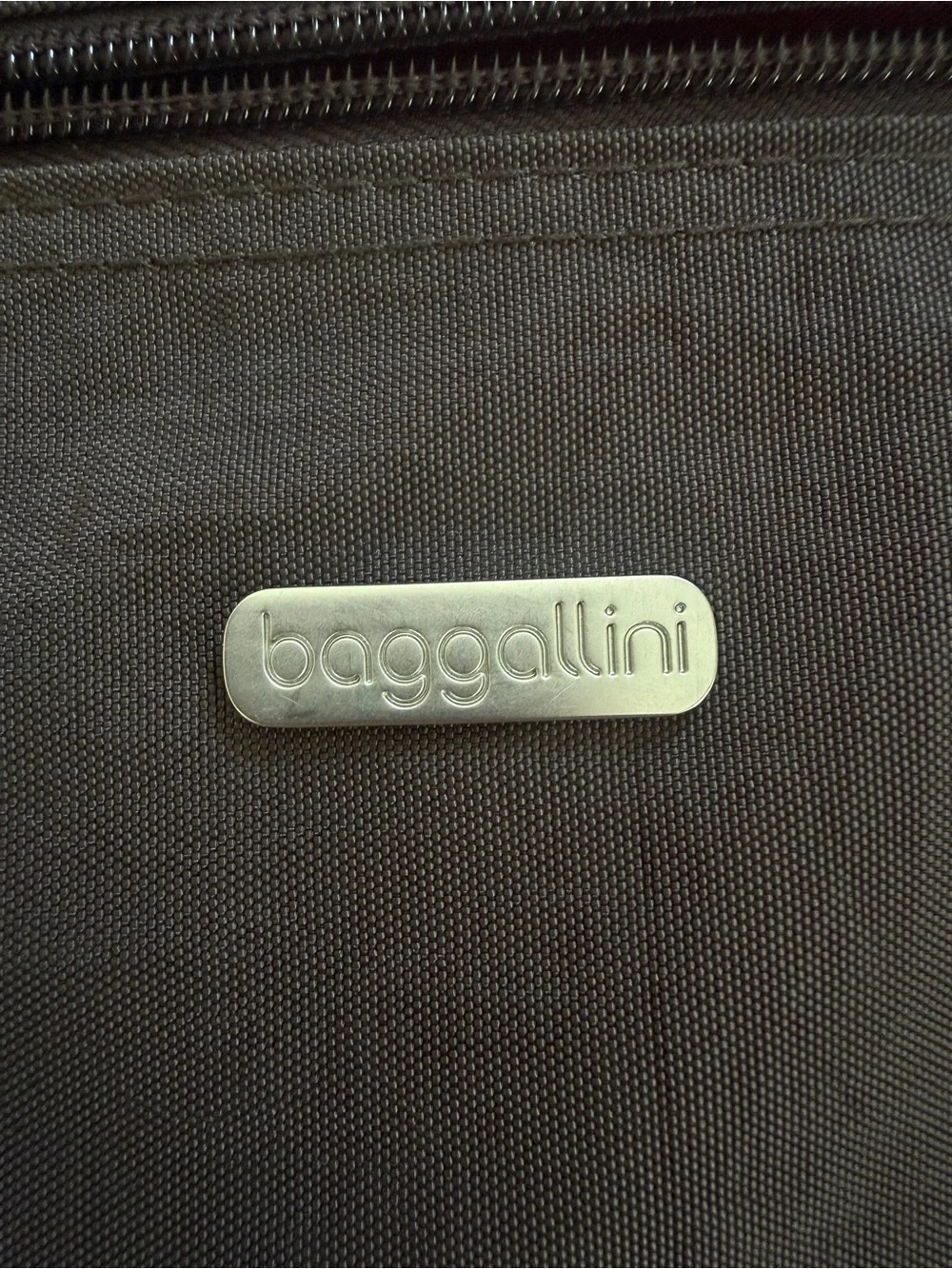 Baggallini sling crossbody travel bag - Picture 8 of 14